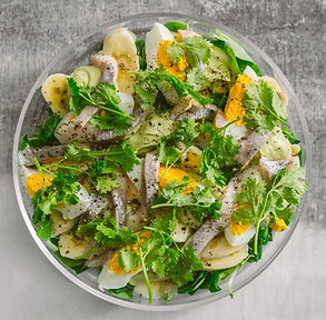 Silkės salotos su bananais ir kiaušiniais (Receptas)