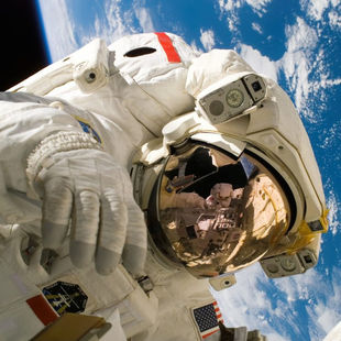Kosmonautų maistas tūtelėse – praeitis. Kaip kosmose valgo šiandien? 