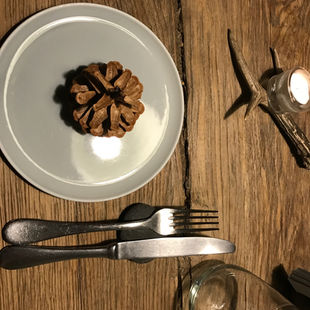 Specialiai iš Maskvos: šiaurietiškos virtuvės šventovė ir ugnies elementai