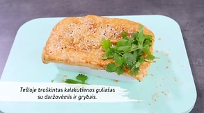 Tešloje troškintas kalakutienos guliašas su daržovėmis ir grybais