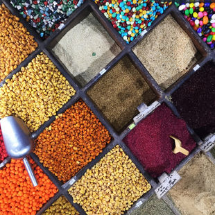 Jordanijos virtuvė: neaštrus maistas, saldi kava ir po žeme keptas barbekiu