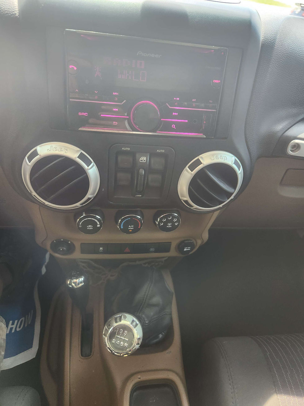 Thumbnail: 2011 Jeep Wrangler Unlimited Sahara 