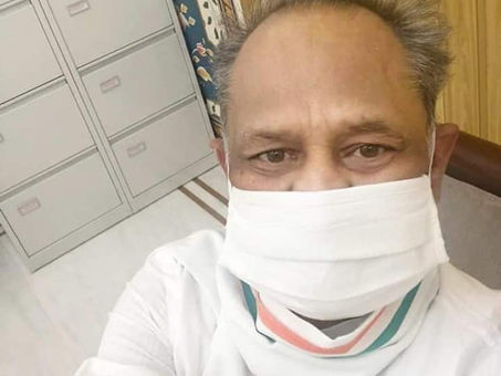 गहलोत दिखाएंगे मीडिया के सामने अपनी ताकत, विधायकों का होगा प्रदर्शन