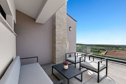 Galerie 810_3846 XX OG Balkon mit Lounge Blick aus Schlafzimmer rechts