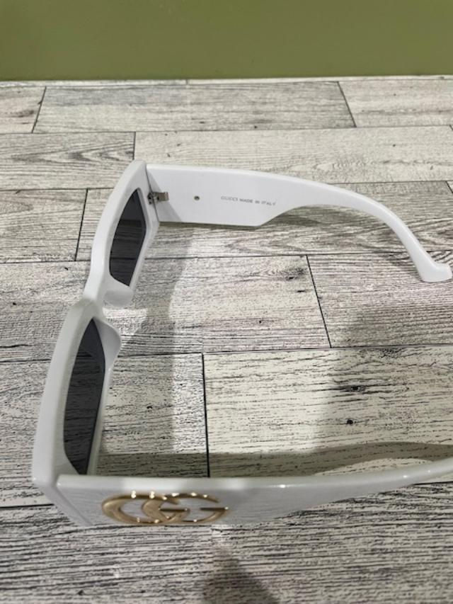Thumbnail: GUCCI sunglasses white square frame with case