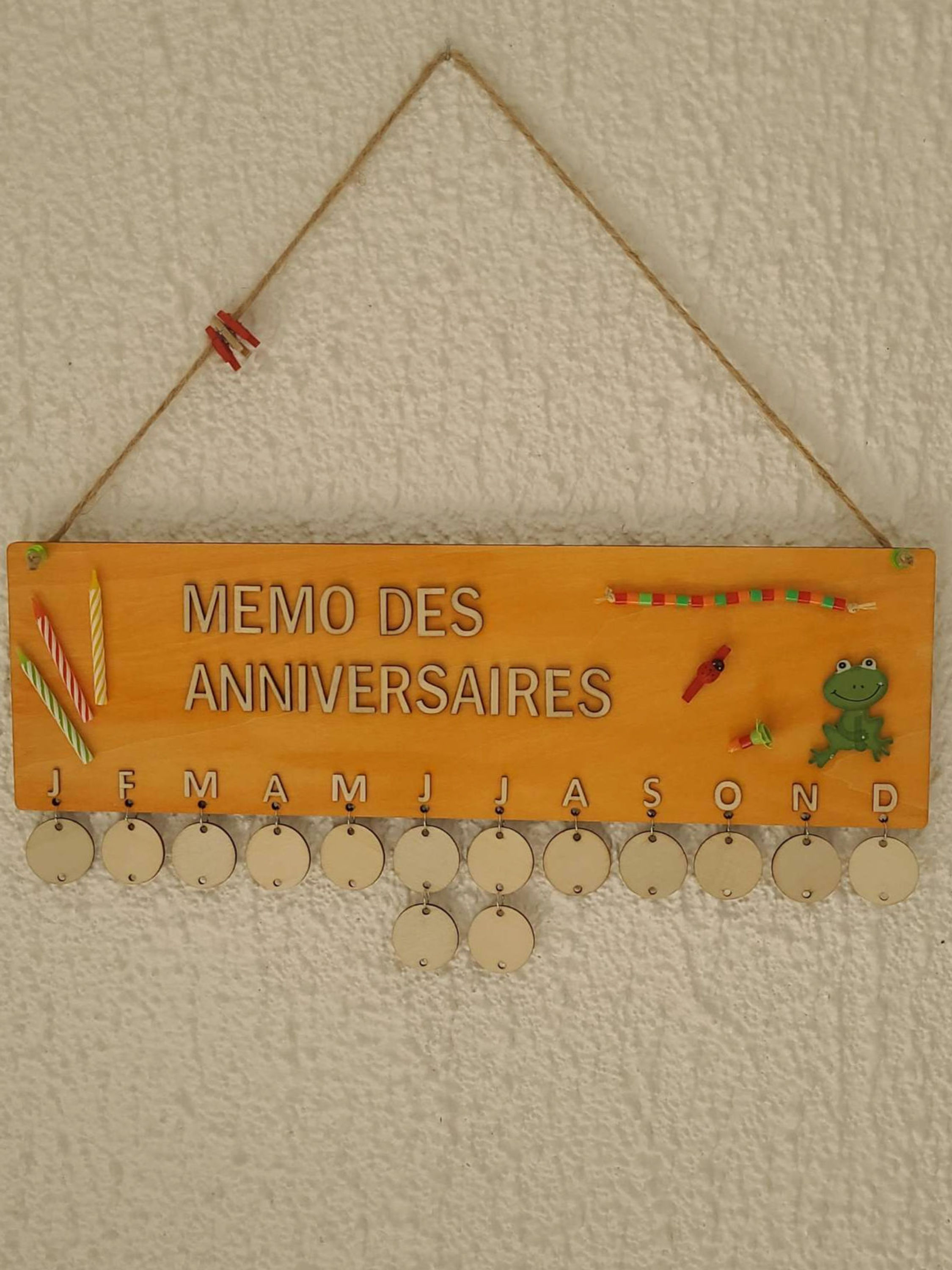 Calendrier des anniversaires en bois ( numéro 19 ). Thème : anniversaire orange 