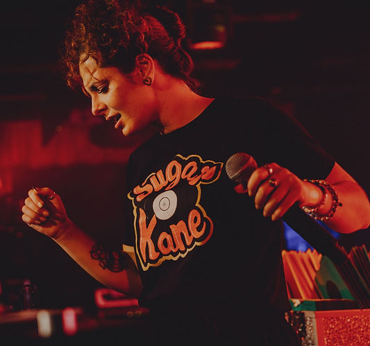 DJ Sugar Kane brings together reggae and ska in sets made for dancing. Her selections celebrate the warmth of Jamaican rhythms, serving up familiar favourites, infectious grooves and plenty of good vibrations.
Joining us for Friday’s Lions Den Afterparty inside The Country Park Inn, she’ll help keep the One Drop celebrations flowing after the outdoor stages finish. Expect sweet melodies, irresistible rhythms and plenty of reasons to stay on the dancefloor.