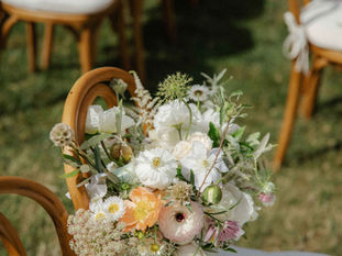 Spring Loft Wedding: Where Urban Chic Meets Blossoming Romance