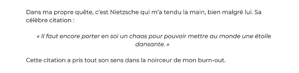 Texte sur fond blanc, mettant en lumière l'impact de la célèbre citation de nietzsche sur la résilience face au chaos et son lien avec l'expérerience personnelle du burnout;