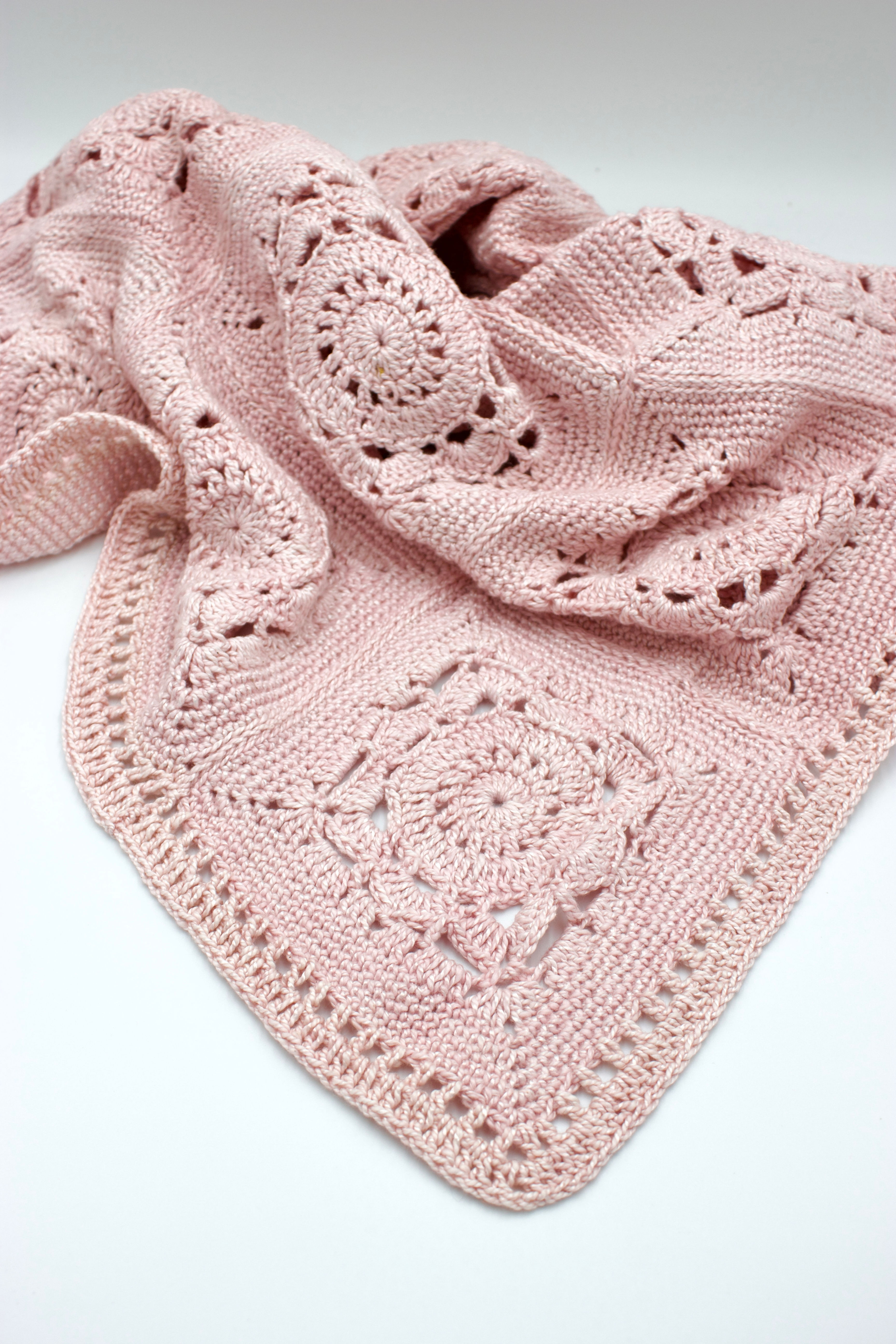 Lilly Lace Crochet Blanket - Sakura Blossom
