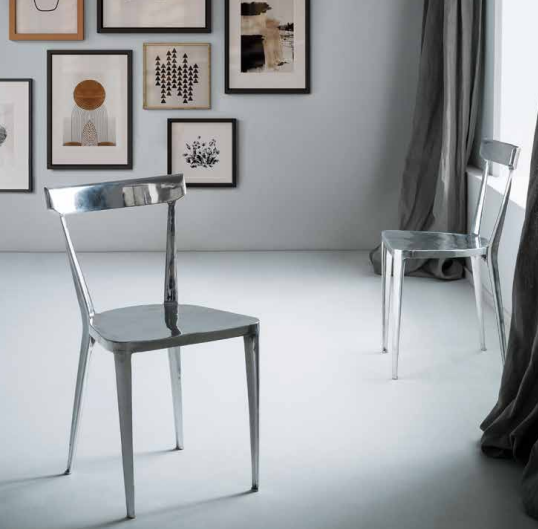 Chaise design en métal
