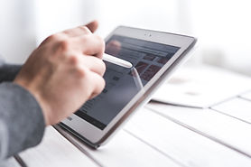 L'uomo Uso di Smart Tablet
