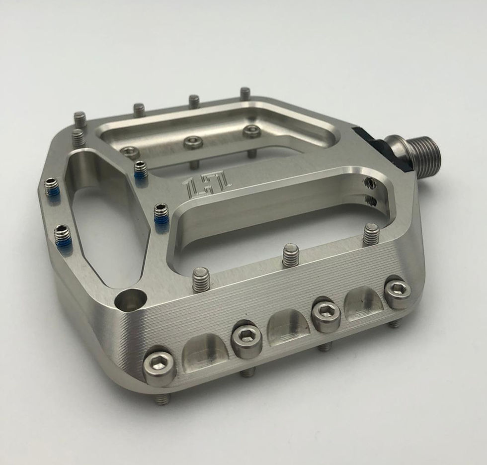 Thumbnail: Flat pedals for enduro, DH and dirt (steel axle)