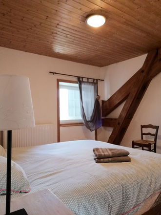 Chambre du gîte pour 2 personnes avec lit en 140 au Chambon en Lignon en Haute Loire