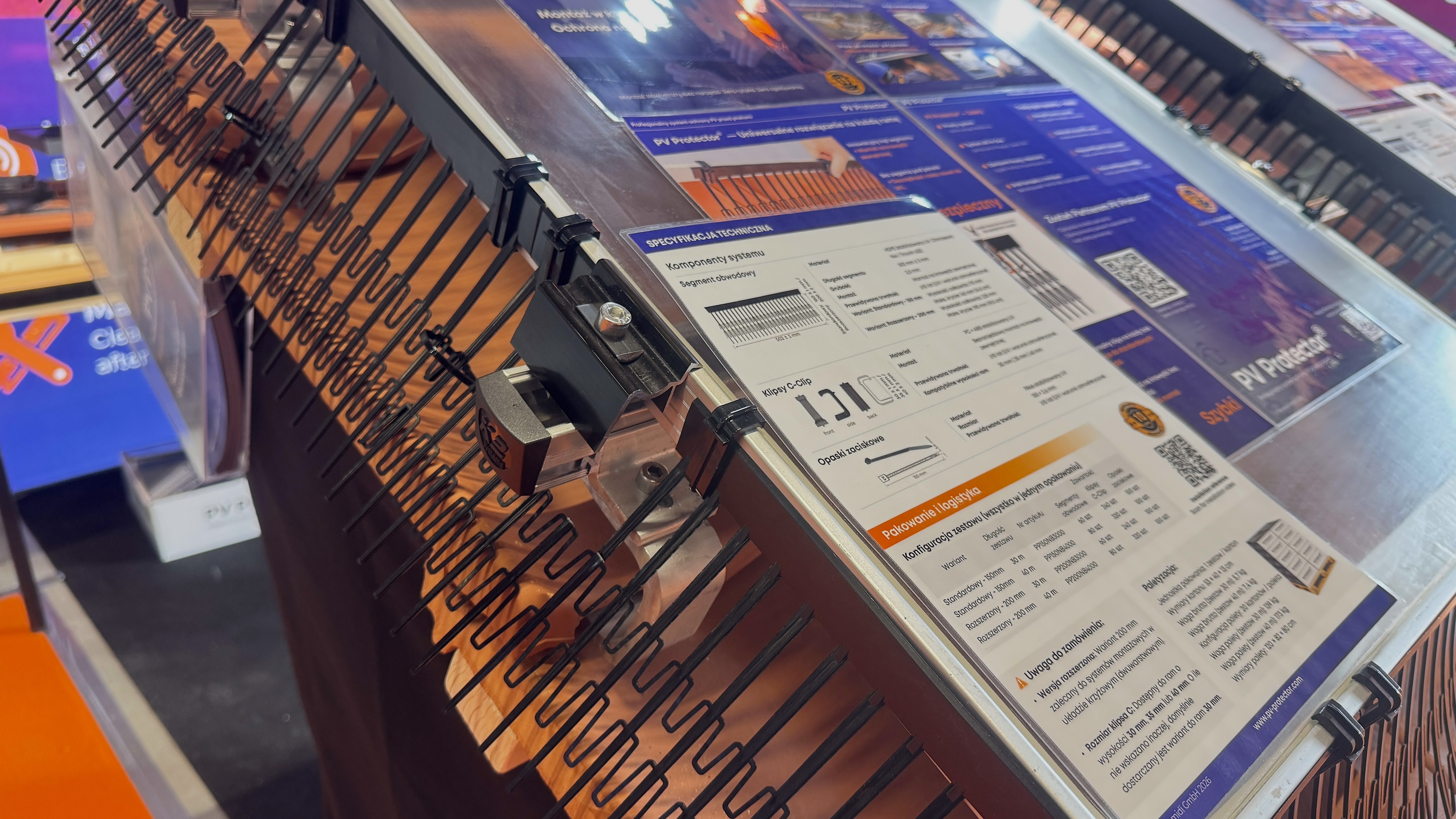 PV Protector® Produktpräsentation auf der ENEX 2026 — Bürstenleiste und C-Clip Detail — PV Protector®