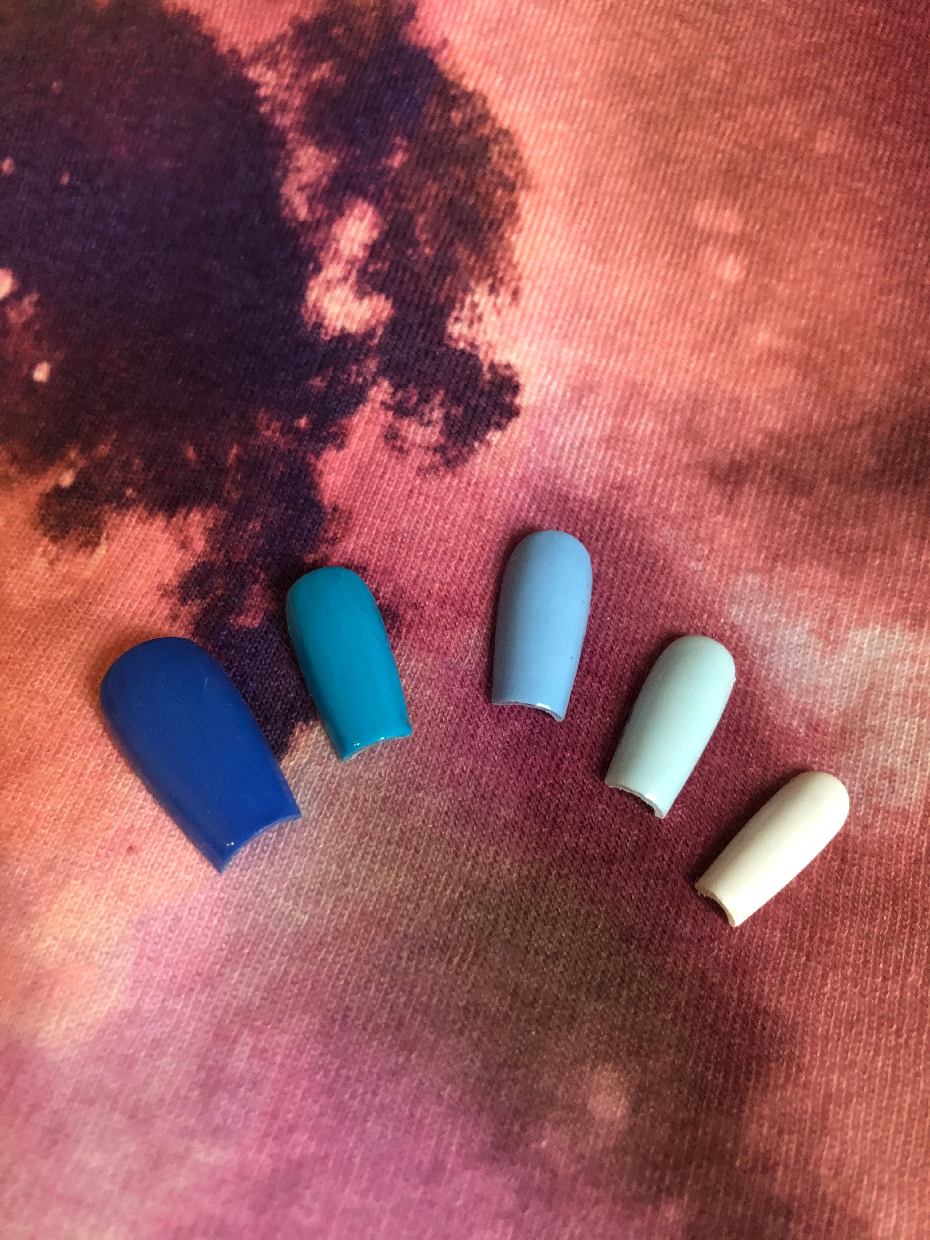 Paznokcie niebieskie