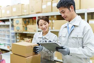 職種：児童指導員・保育士 
雇用形態：契約・フルタイム