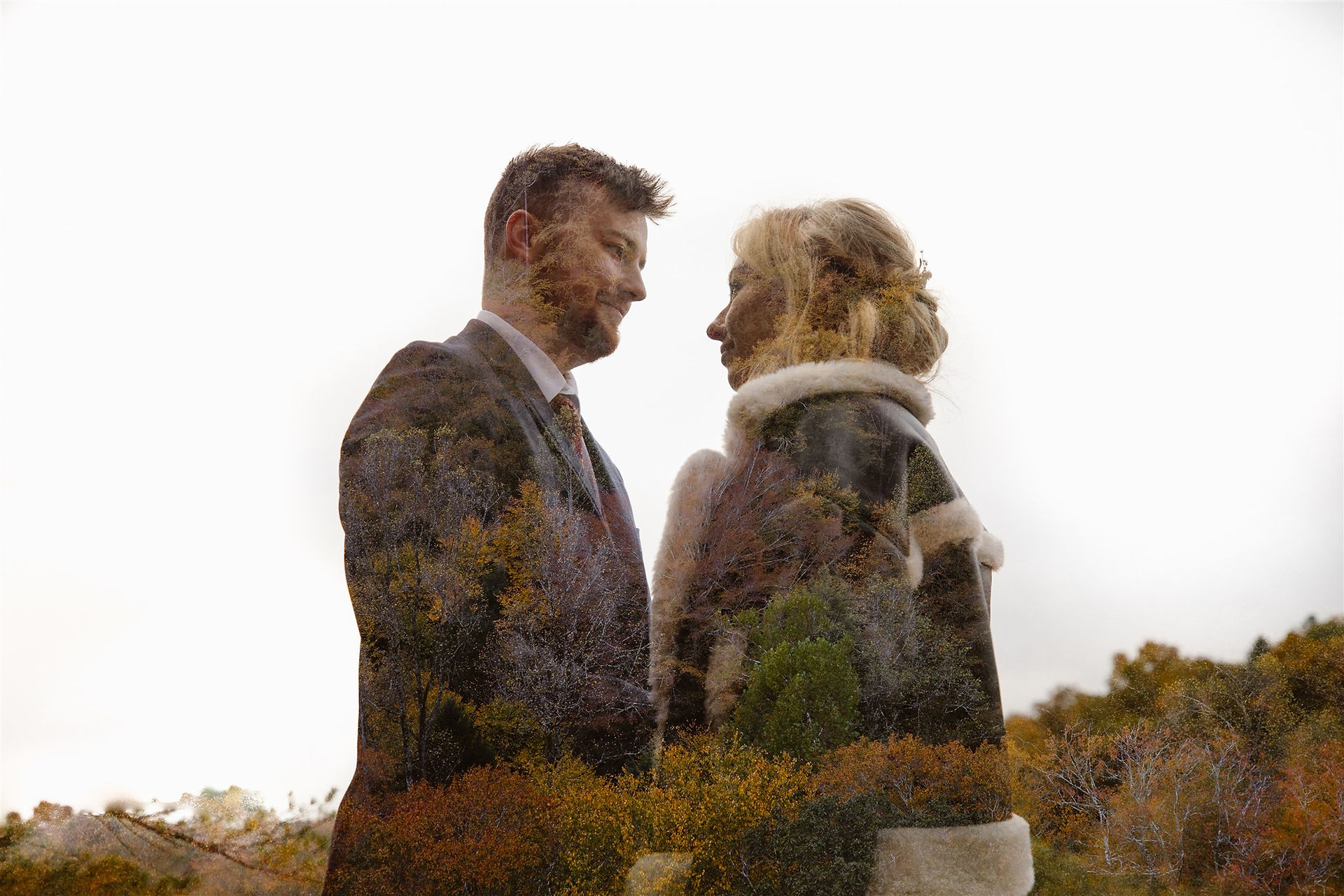 Couple eloping on the cliffs of conkles hollow on their hocking hills elopement day