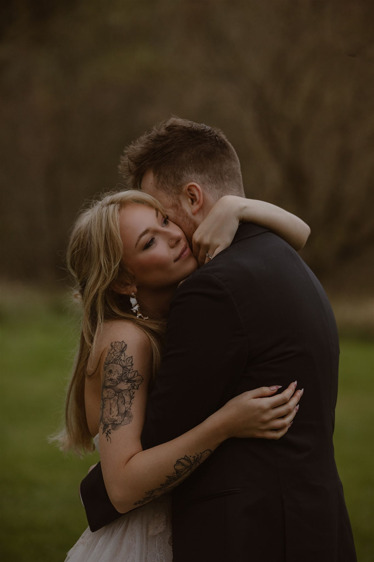 Eloping couple enjoying a private chef catered meal on their hocking hills elopement day