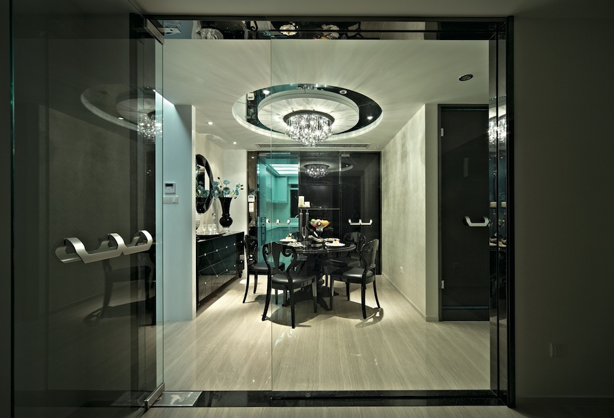 межкомнатная стеклянная дверь