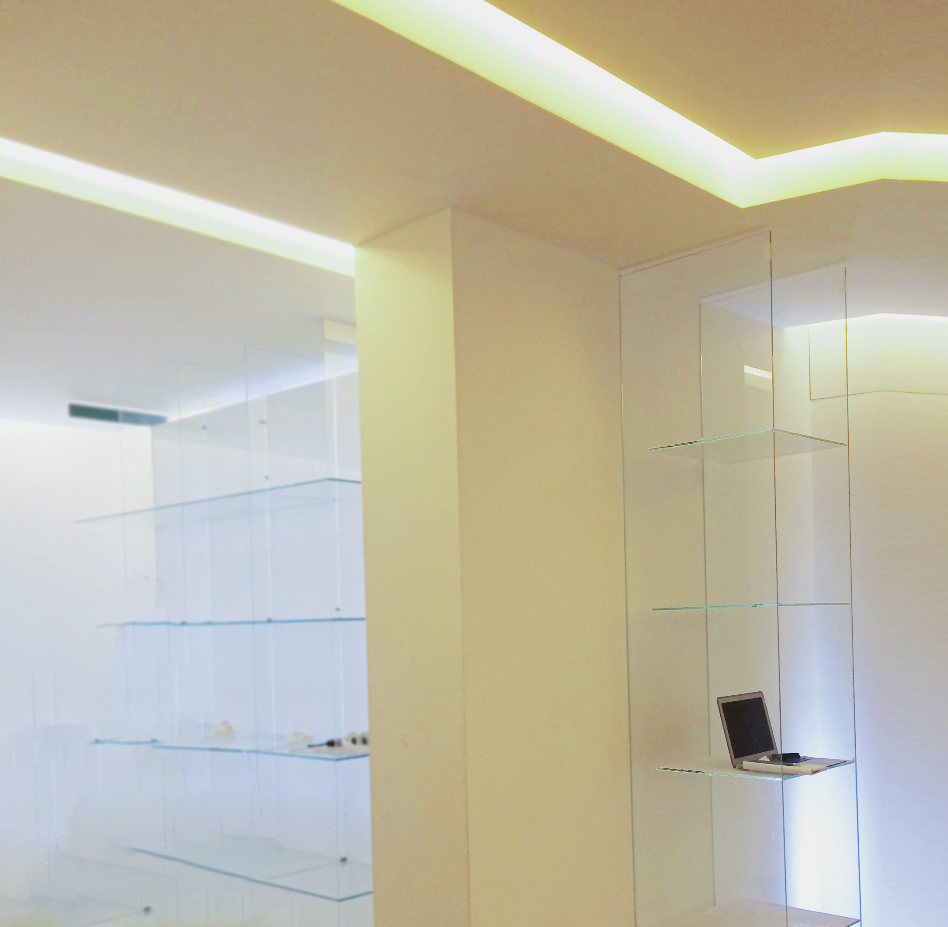 изготовление витрин UV технология