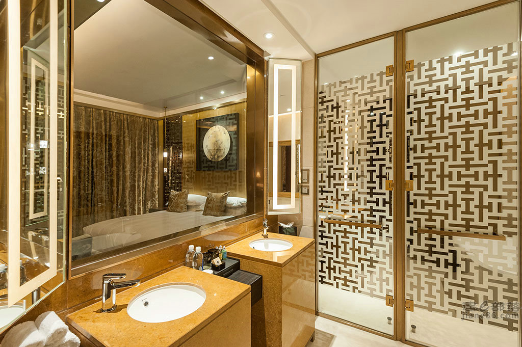 Стеклянные перегородки для ванной