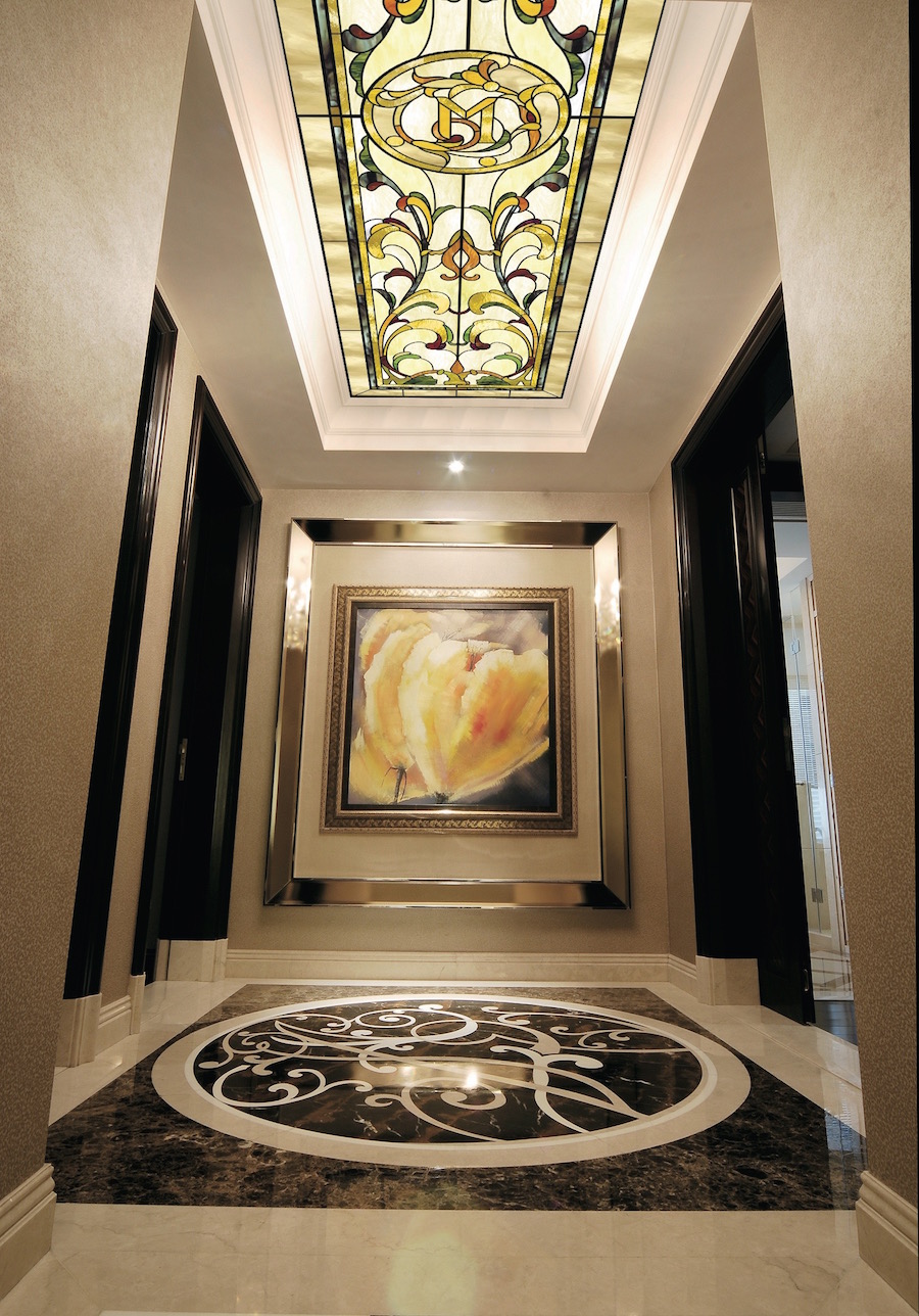 орнаментальный потолочный витраж