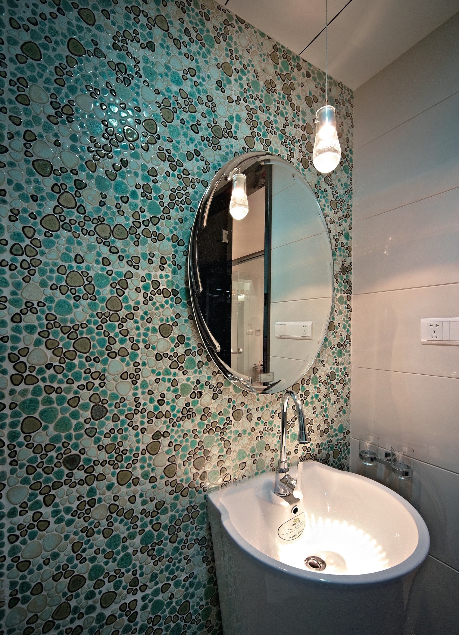 гравировка_U_по кромке зеркала