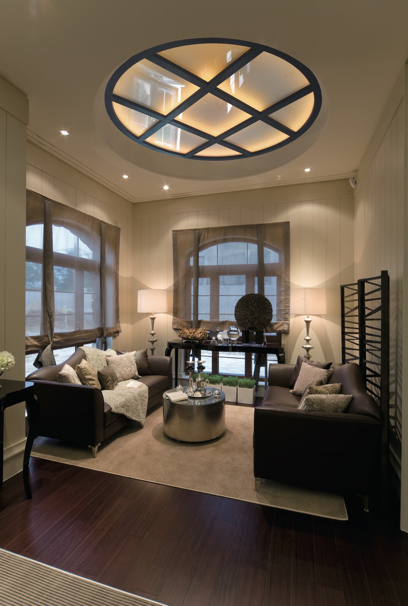 Потолочный витраж из матового стекла