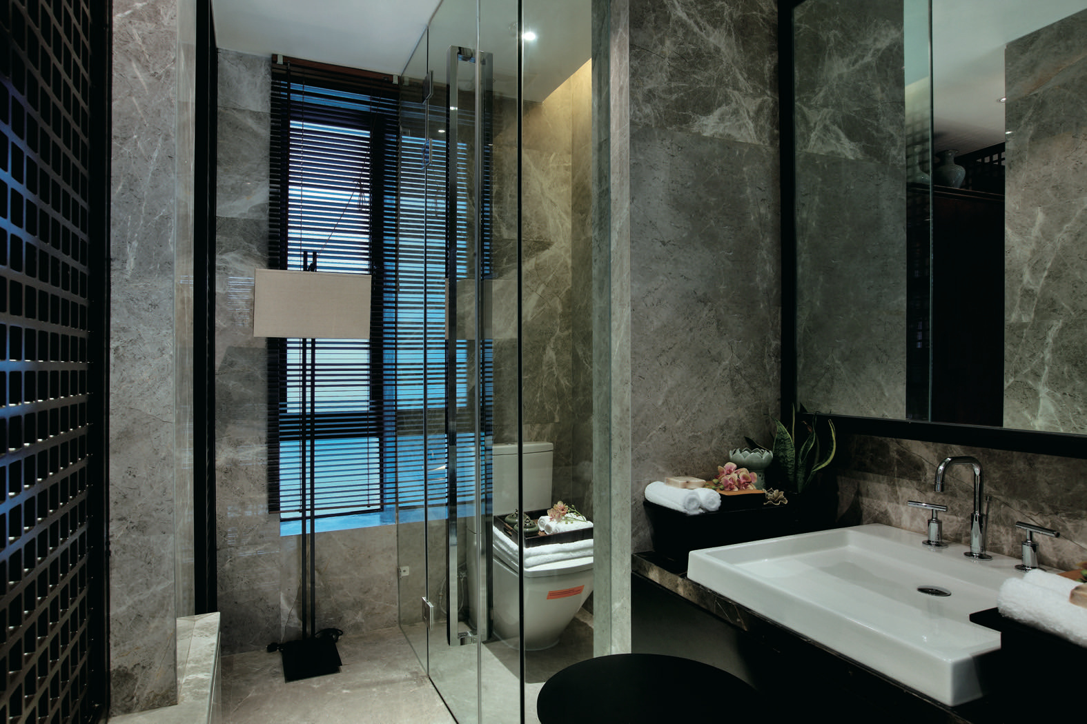 современные душевые двери