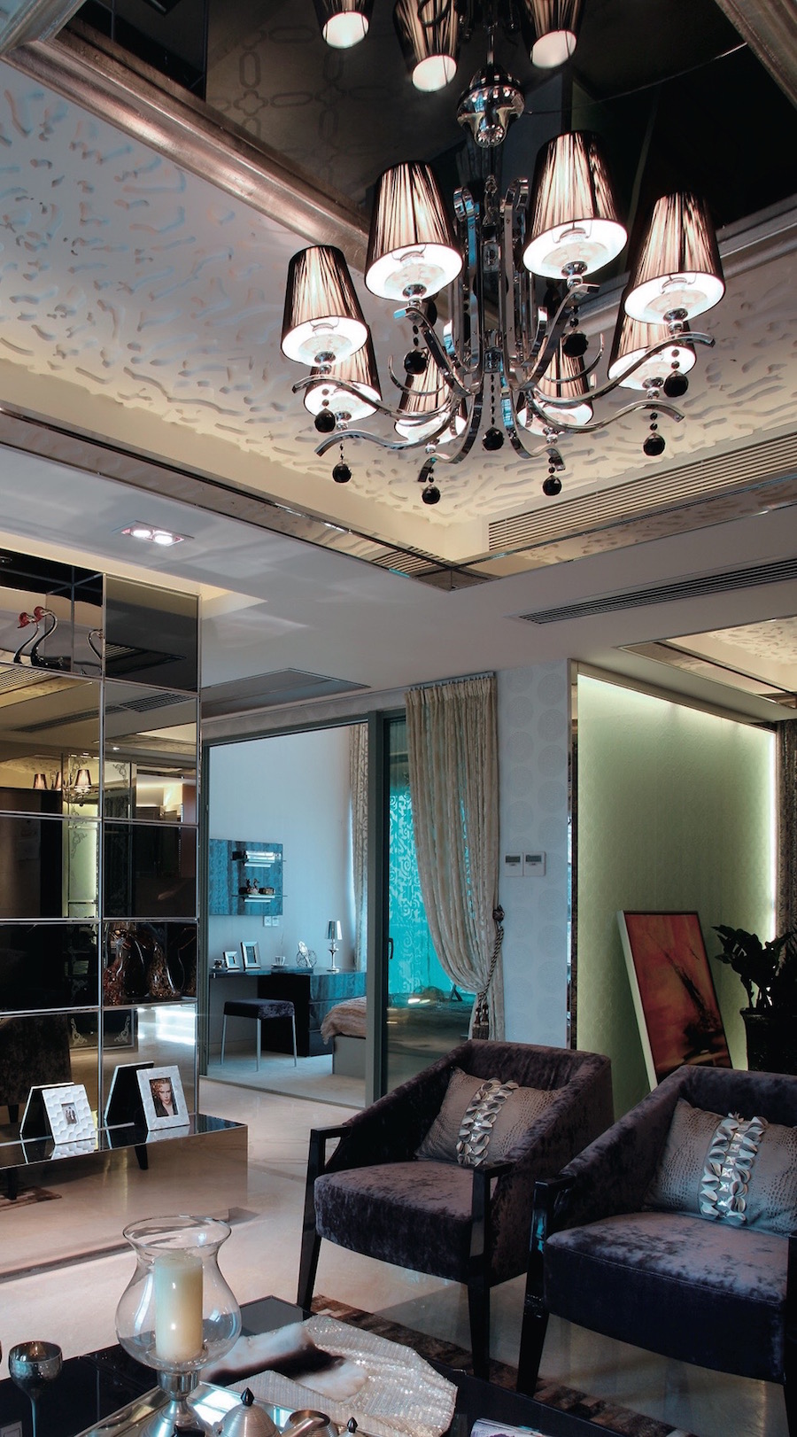 зеркало на потолке в широком багете