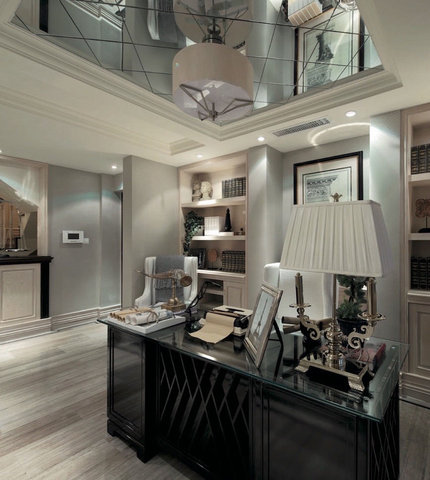 зеркальный потолок в кабинете