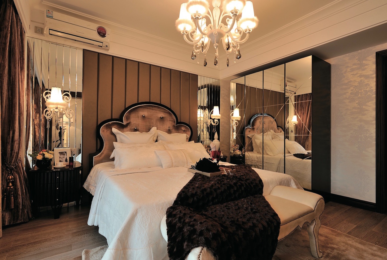 алмазная гравировка по зеркалу на фасаде шкафа