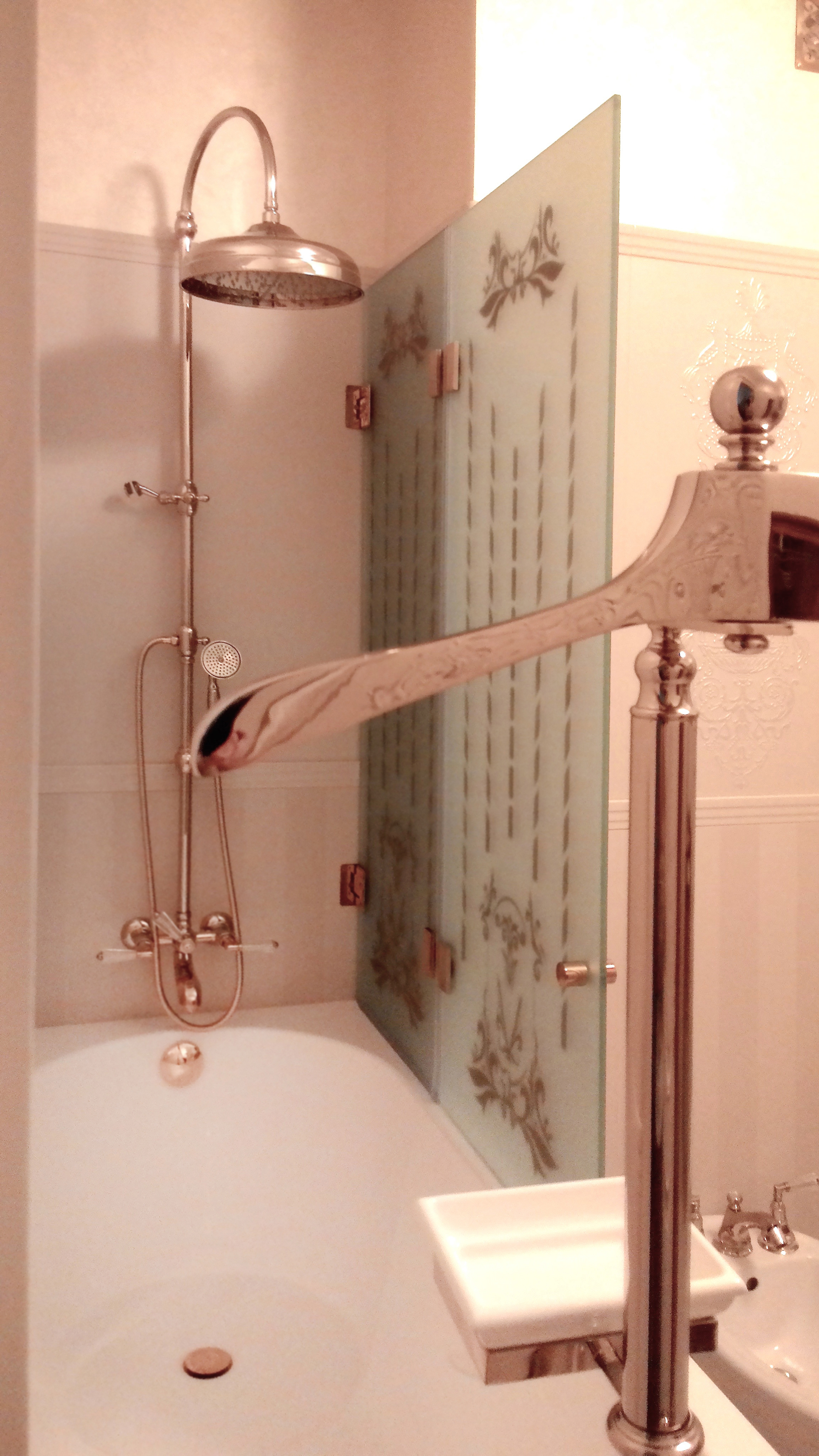 Шторка для ванной двустворчатая