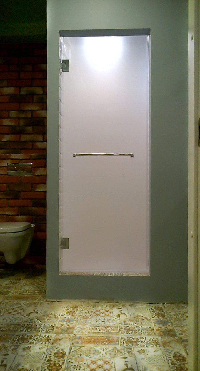 дверь в душевую из стекла сатинато осветленное