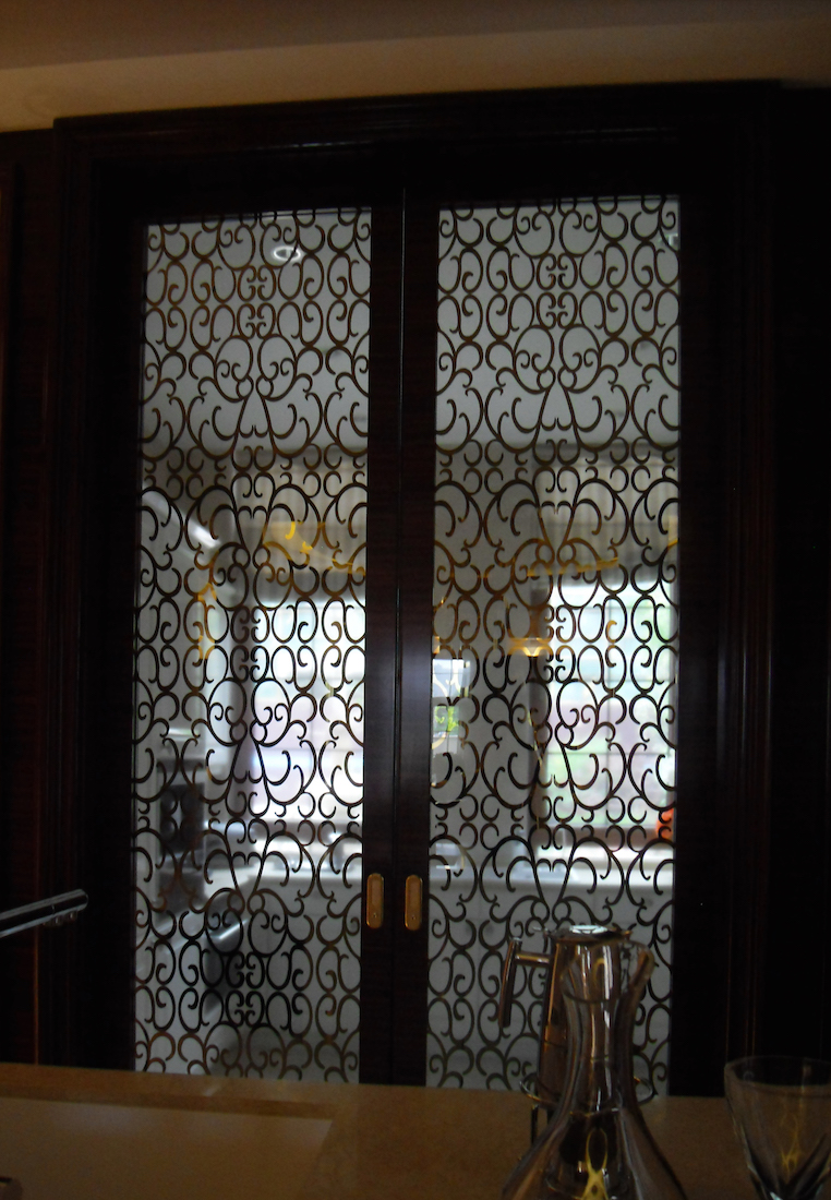 раздвижные двери со стеклом