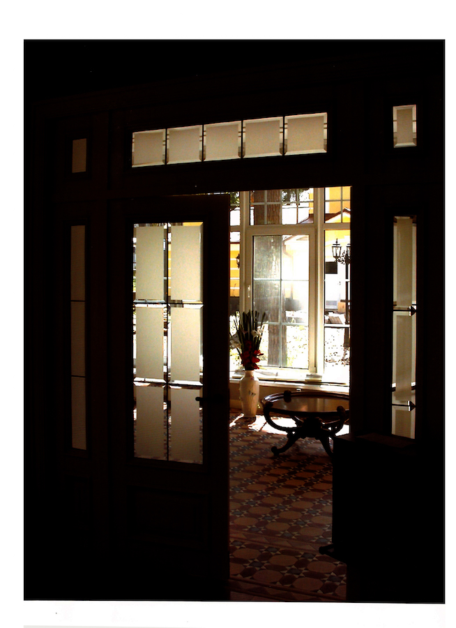 двери с фацетным стеклом сатинато