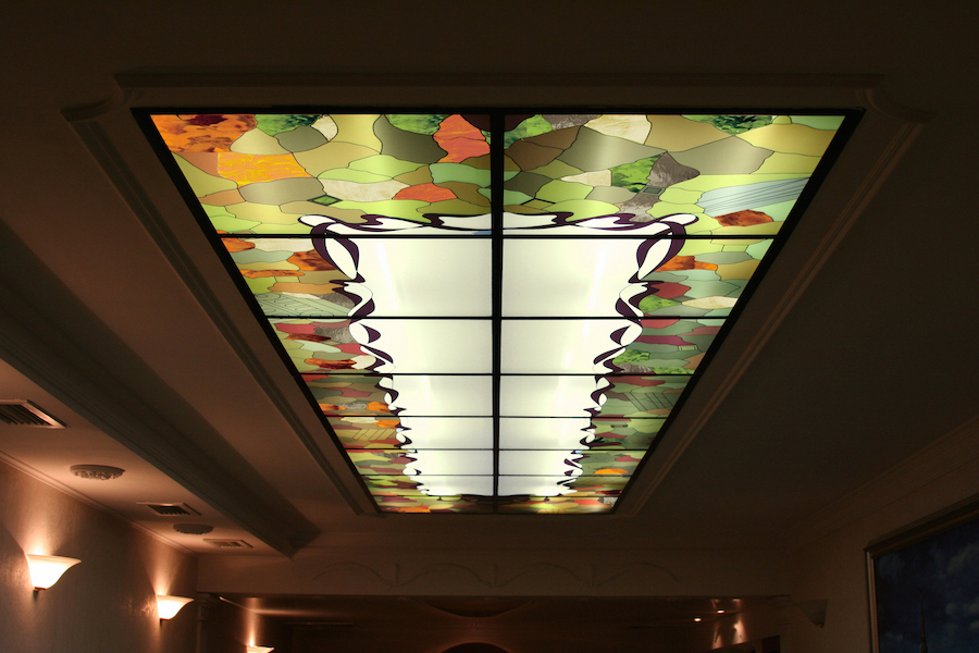 витраж в цокольном помещении