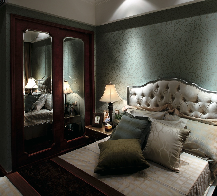 зеркало сложной формы в классическом фасаде