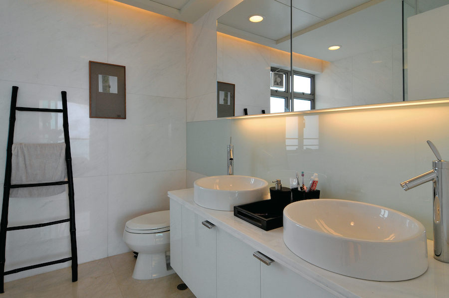 стеклянный фартук из окрашеного стекла