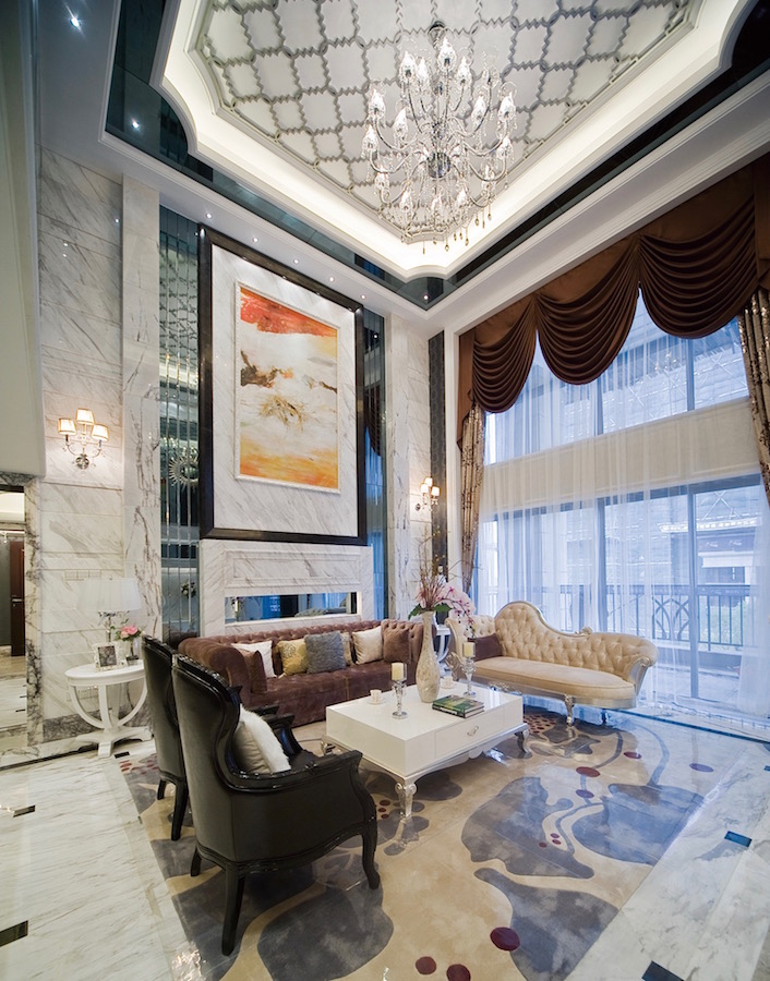 оформление полосками из тонированного зеркала