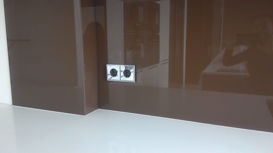 покраска стекла для фартука