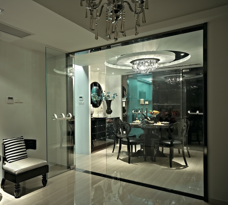 перегородки из стекла в комнате