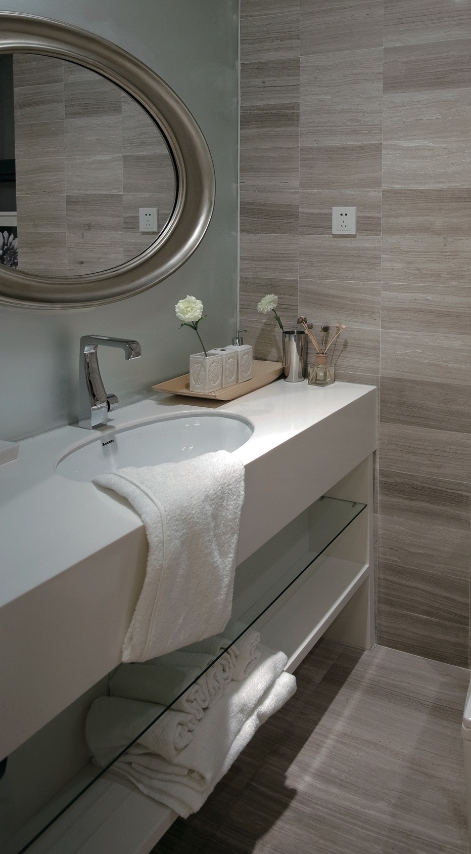 полка из закаленного стекла