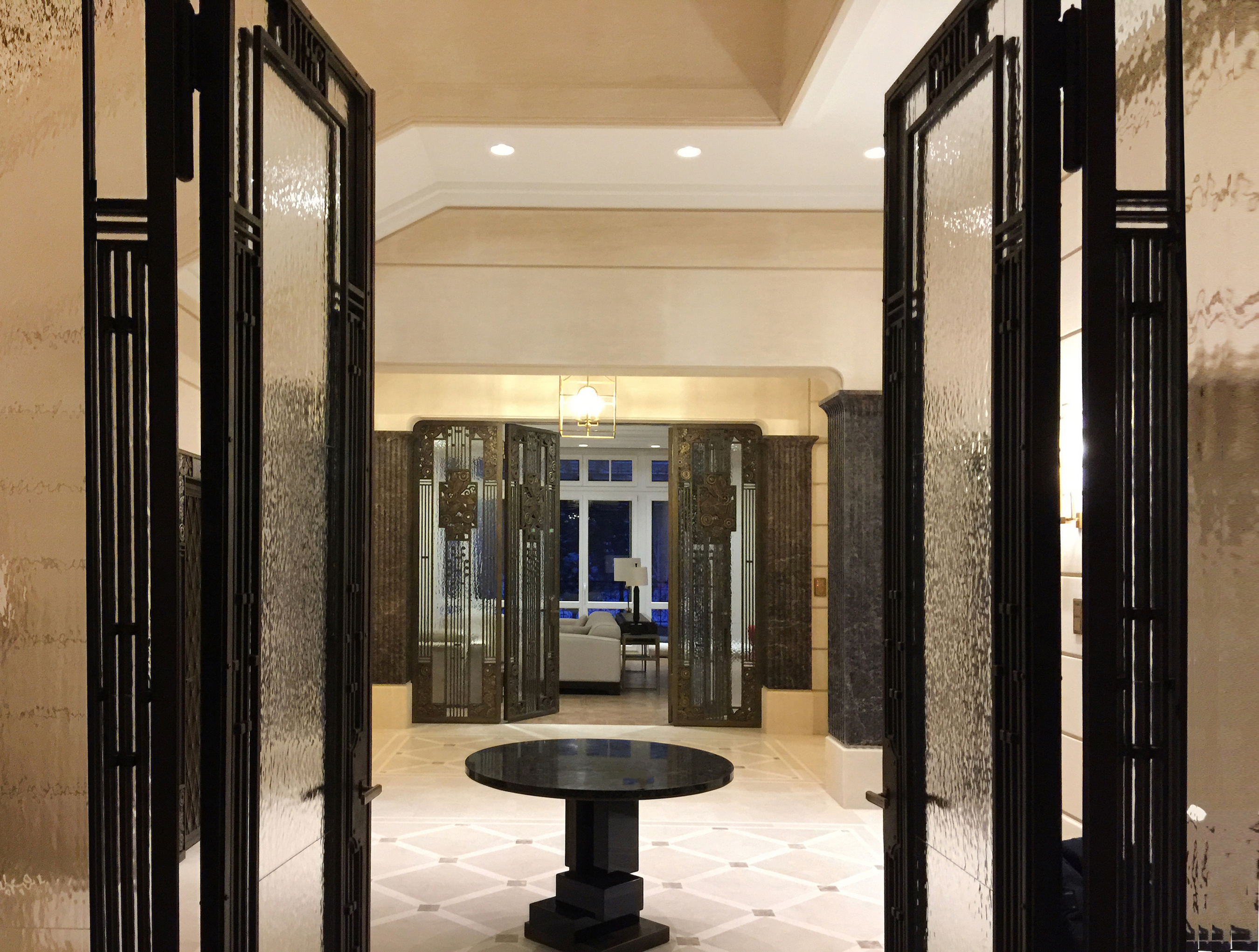 двери с витражным стеклом 