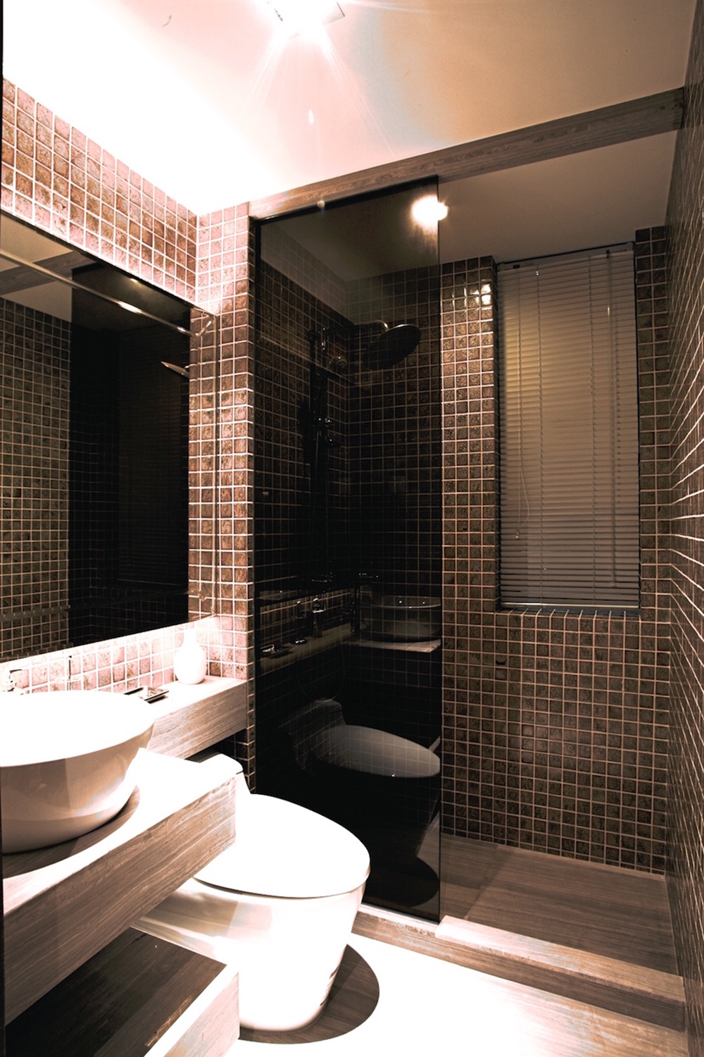 Душ / черное стекло