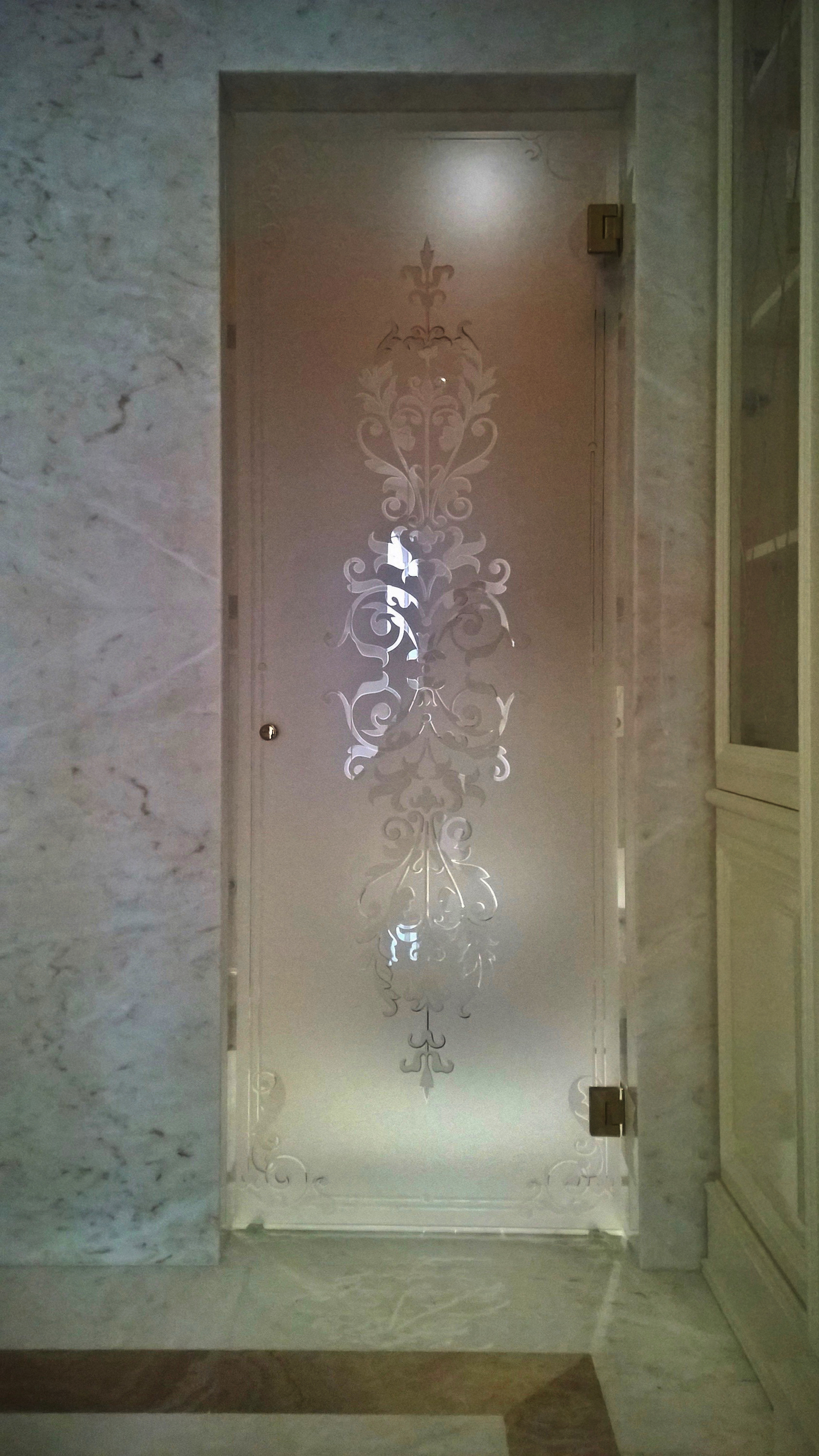 дверь душевой с рисунком