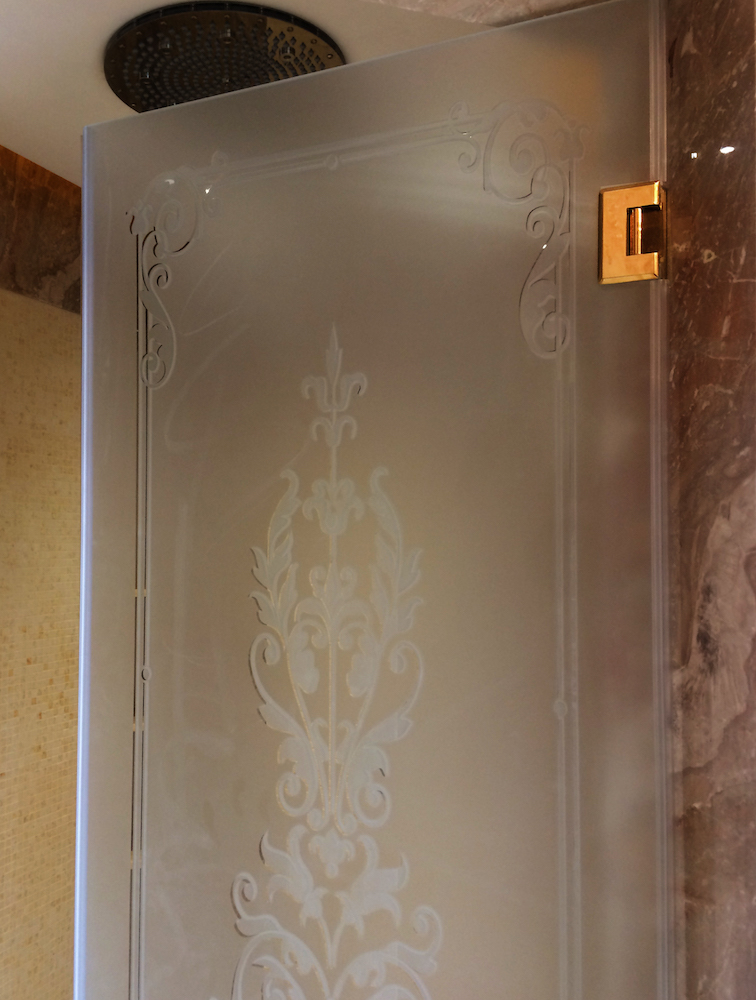 душевая дверь на петлях- золото