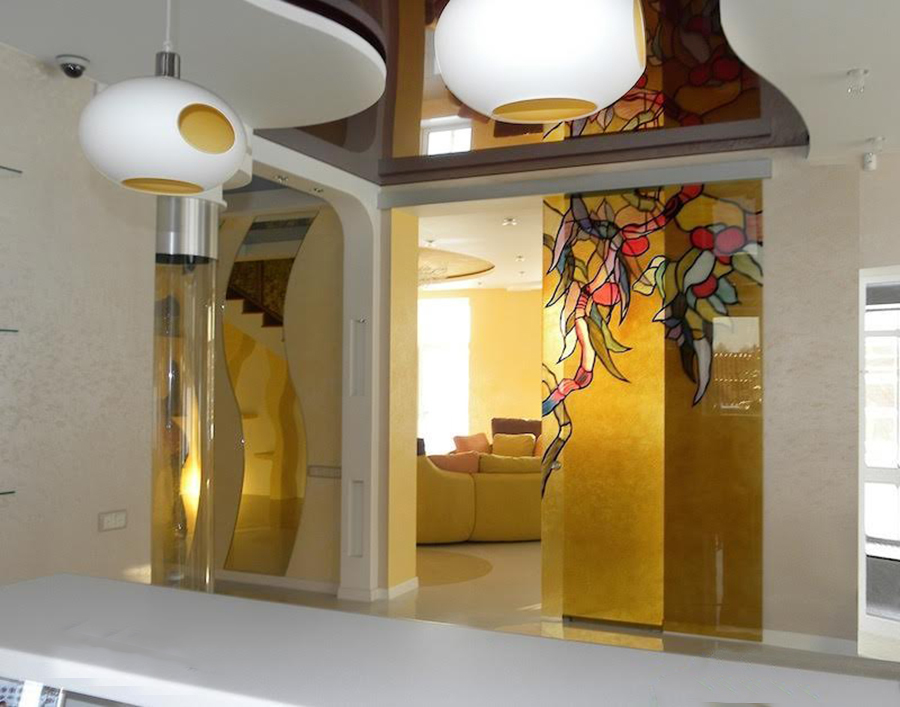 стеклянная раздвижная дверь витраж