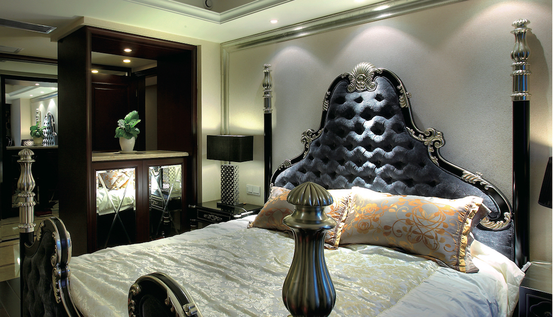 шкаф с гравировкой на зеркалах